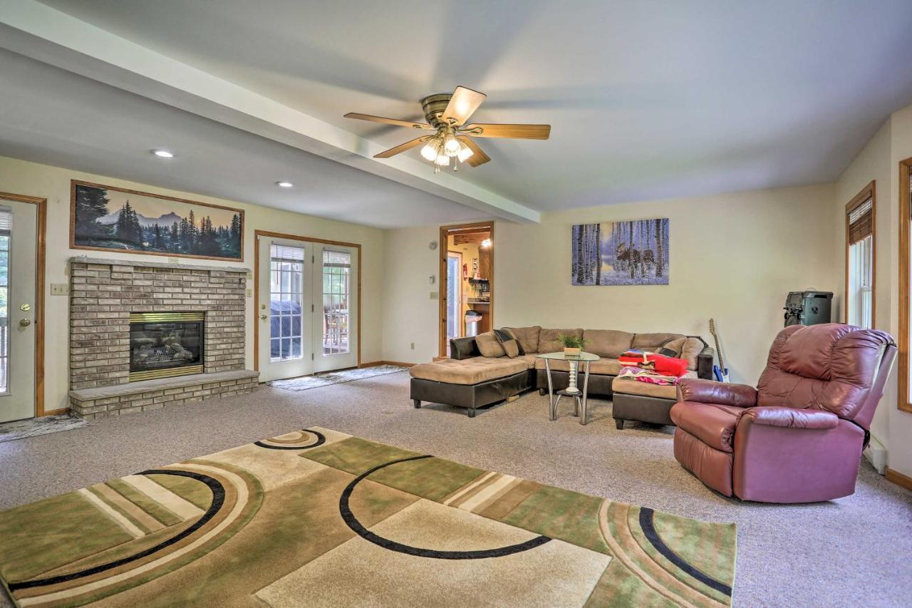 Henryville Home With Hot Tub About 5 Mi To Camelback! Экстерьер фото