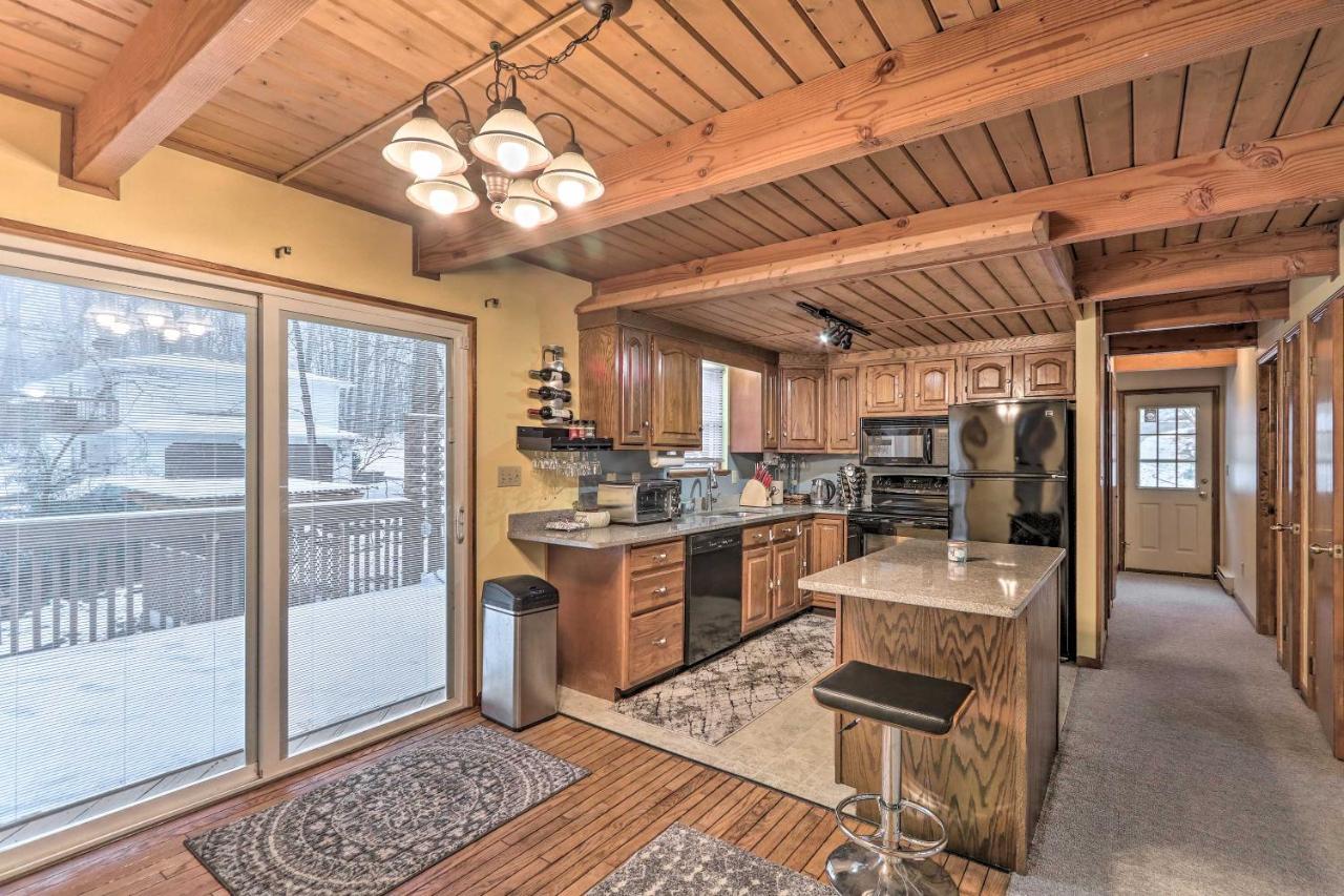 Henryville Home With Hot Tub About 5 Mi To Camelback! Экстерьер фото