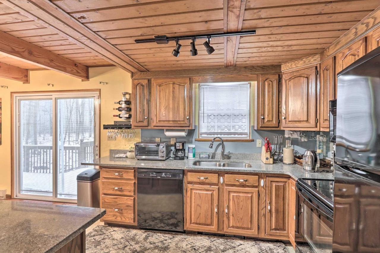 Henryville Home With Hot Tub About 5 Mi To Camelback! Экстерьер фото
