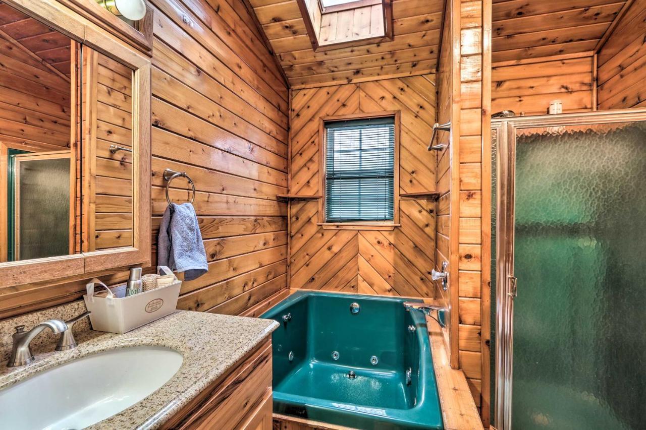 Henryville Home With Hot Tub About 5 Mi To Camelback! Экстерьер фото