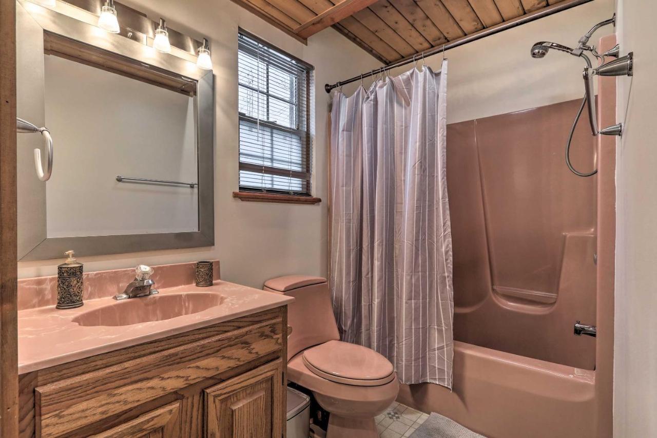 Henryville Home With Hot Tub About 5 Mi To Camelback! Экстерьер фото